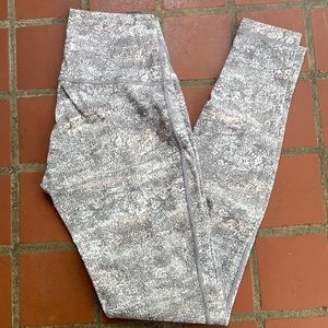 lululemon wunder under, full length, size 4